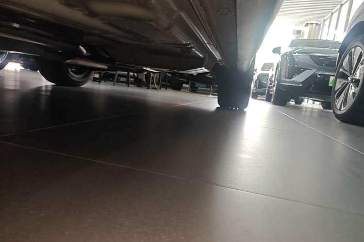 Used Buick Envision 2025 Encore Plus 28T Two-Wheel-Drive Platinum Edition Left Side Sill