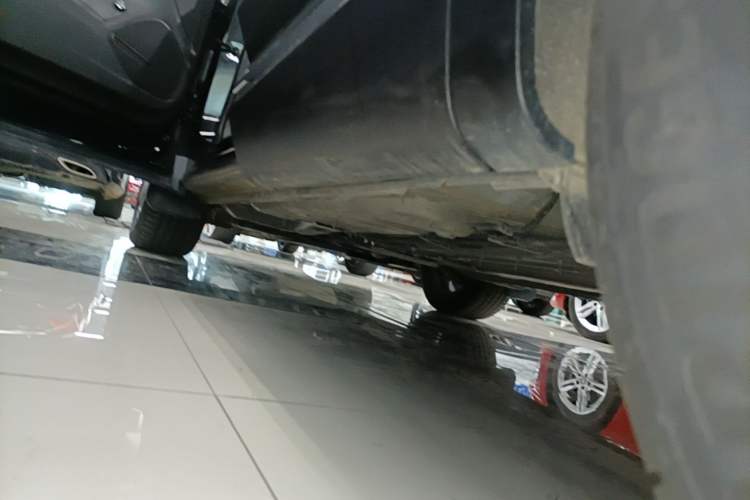 Used Buick Envision 2025 25T Entry-Grade Platinum Edition Left Side Sill