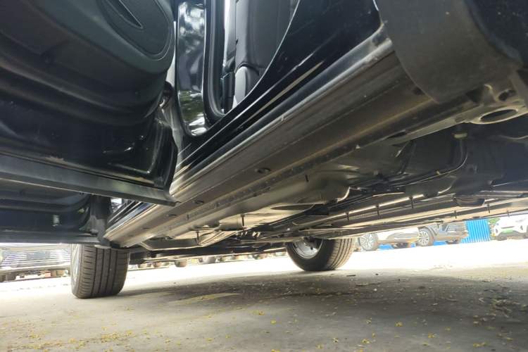 Used Buick Envision 2025 25T Entry-Grade Platinum Edition Left Side Sill