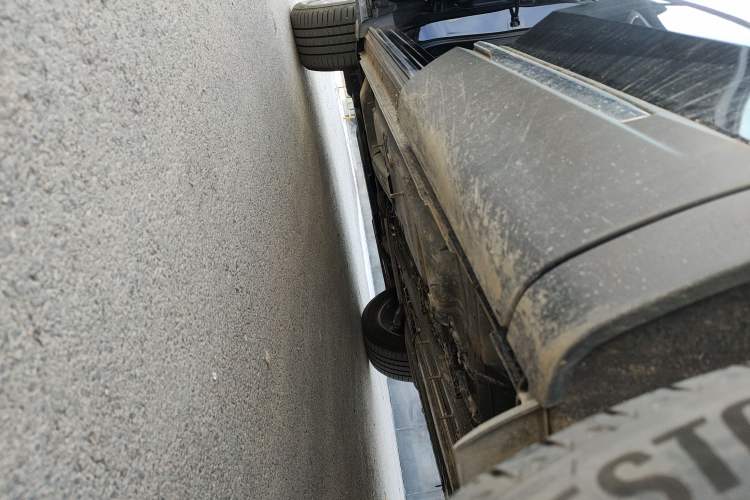 Used Buick Envision 2025 25T Entry-Grade Platinum Edition Left Side Sill