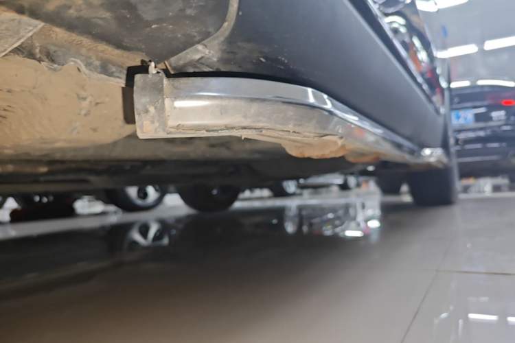 Used Buick Envision 2025 Encore Plus 28T Two-Wheel-Drive Platinum Edition Left Side Sill