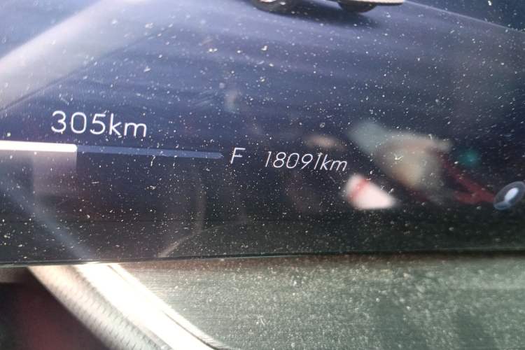 Used Buick Envision 2025 Encore Plus 28T Two-Wheel-Drive Platinum Edition Odometer Close Up