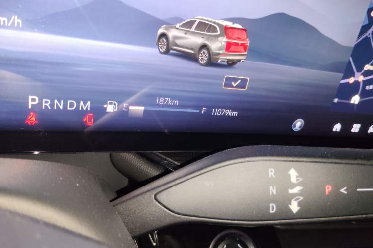 Used Buick Envision 2025 Encore Plus 28T Two-Wheel-Drive Platinum Edition Odometer Close Up