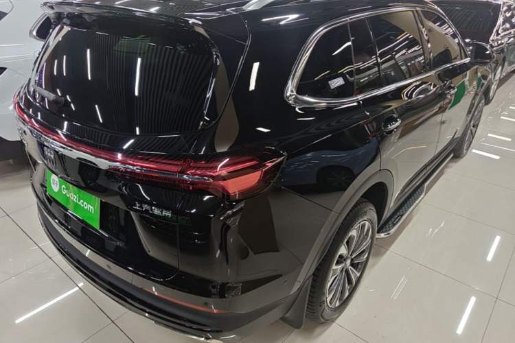 Used Buick Envision 2025 Encore Plus 28T Two-Wheel-Drive Platinum Edition Rear Right 45 Deg