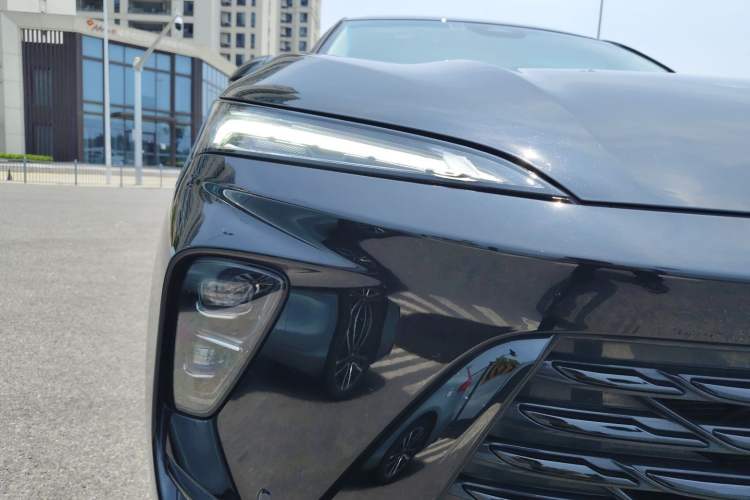 Used Buick Envision 2025 Encore Plus 28T Two-Wheel-Drive Platinum Edition Right Front Headlight