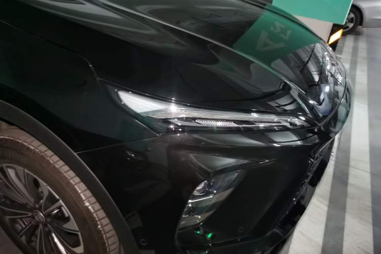 Used Buick Envision 2025 Encore Plus 28T Two-Wheel-Drive Platinum Edition Right Front Headlight