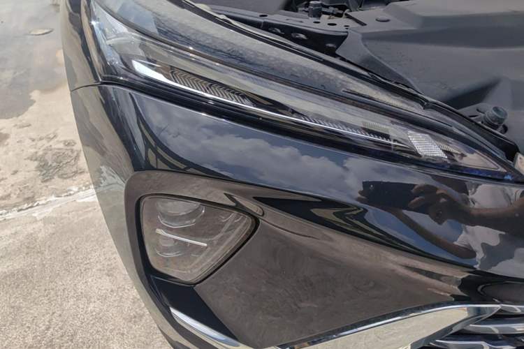 Used Buick Envision 2025 25T Entry-Grade Platinum Edition Right Front Headlight