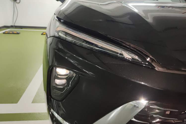 Used Buick Envision 2025 Encore Plus Four-Wheel Drive Avenir Right Front Headlight