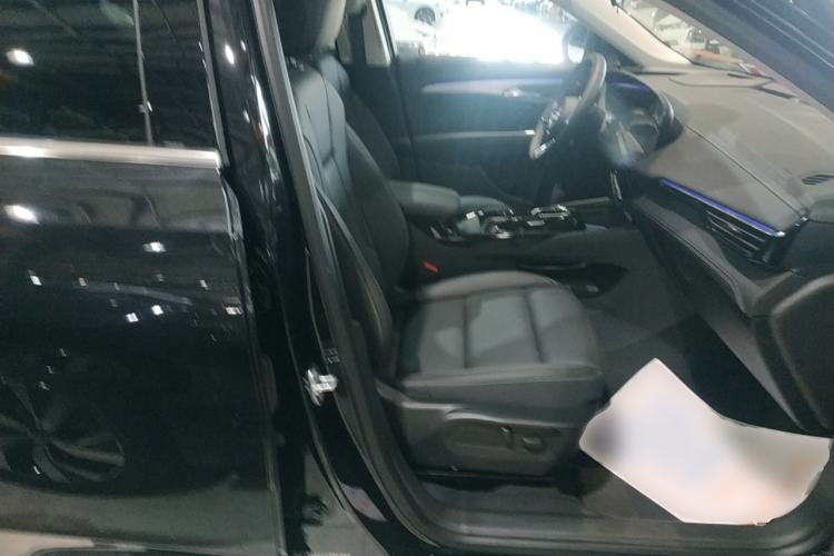 Used Buick Envision 2025 25T Entry-Grade Platinum Edition Right Front Seat