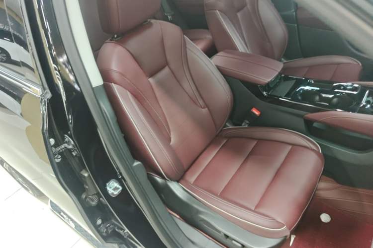 Used Buick Envision 2025 Encore Plus 28T Two-Wheel-Drive Platinum Edition Right Front Seat