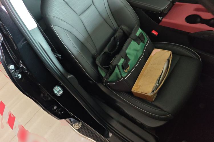 Used Buick Envision 2025 Encore Plus 28T Two-Wheel-Drive Platinum Edition Right Front Seat