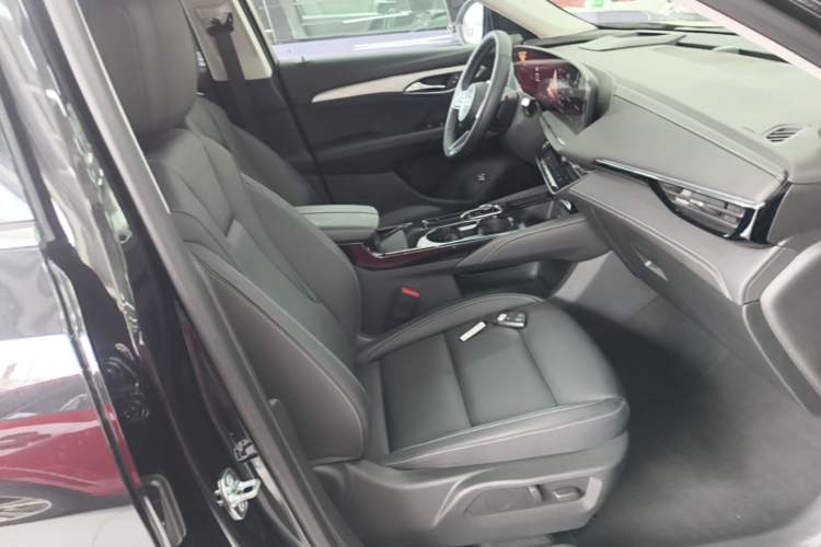 Used Buick Envision 2025 25T Entry-Grade Platinum Edition Right Front Seat