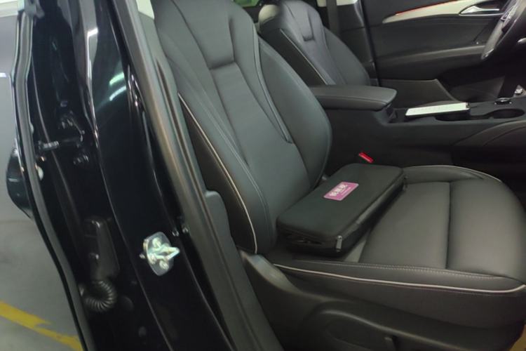 Used Buick Envision 2025 Encore Plus 28T Two-Wheel-Drive Platinum Edition Right Front Seat