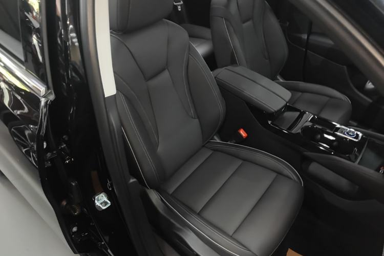 Used Buick Envision 2025 Encore Plus 28T Two-Wheel-Drive Platinum Edition Right Front Seat