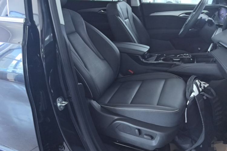 Used Buick Envision 2025 Encore Plus 28T Two-Wheel-Drive Platinum Edition Right Front Seat