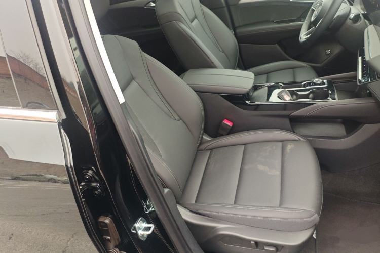 Used Buick Envision 2025 25T Entry-Grade Platinum Edition Right Front Seat
