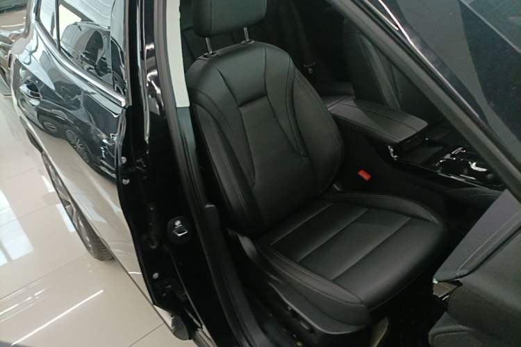 Used Buick Envision 2025 25T Entry-Grade Platinum Edition Right Front Seat