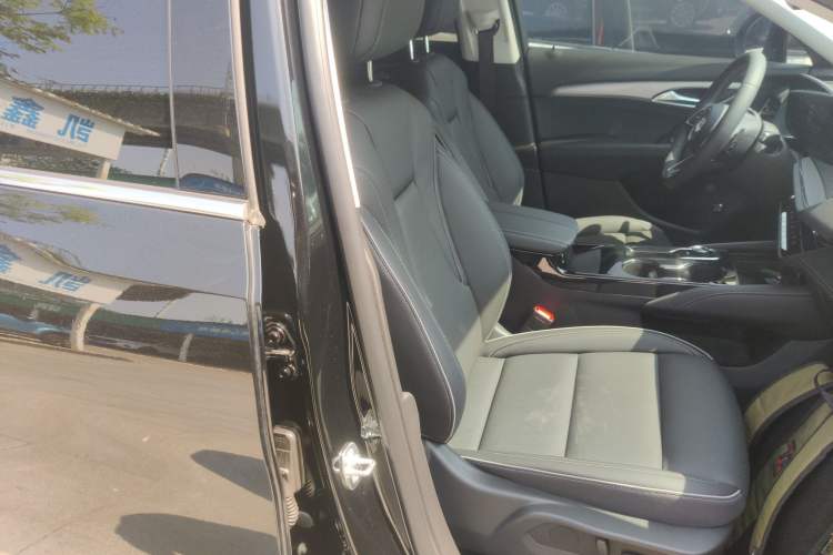Used Buick Envision 2025 Encore Plus 28T Two-Wheel-Drive Platinum Edition Right Front Seat