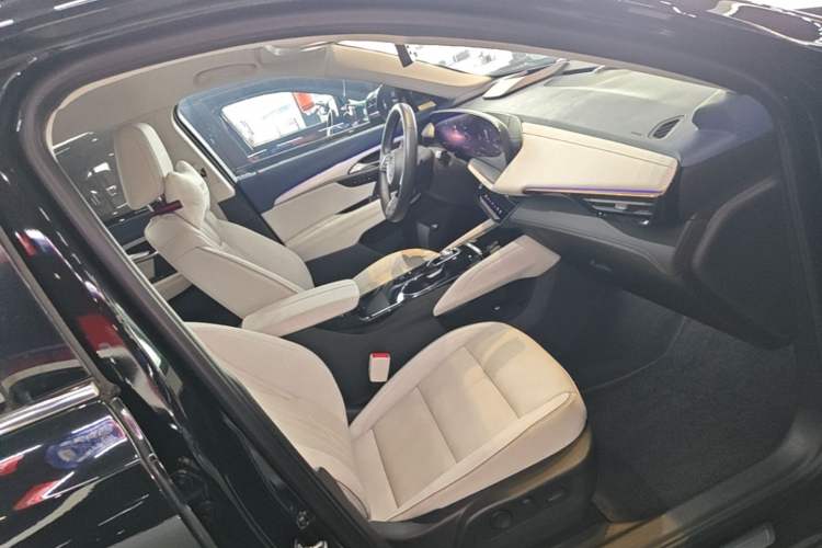 Used Buick Envision 2025 Encore Plus Four-Wheel Drive Avenir Right Front Seat