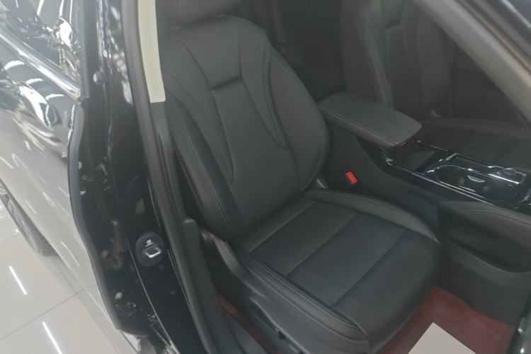 Used Buick Envision 2025 25T Entry-Grade Platinum Edition Right Front Seat