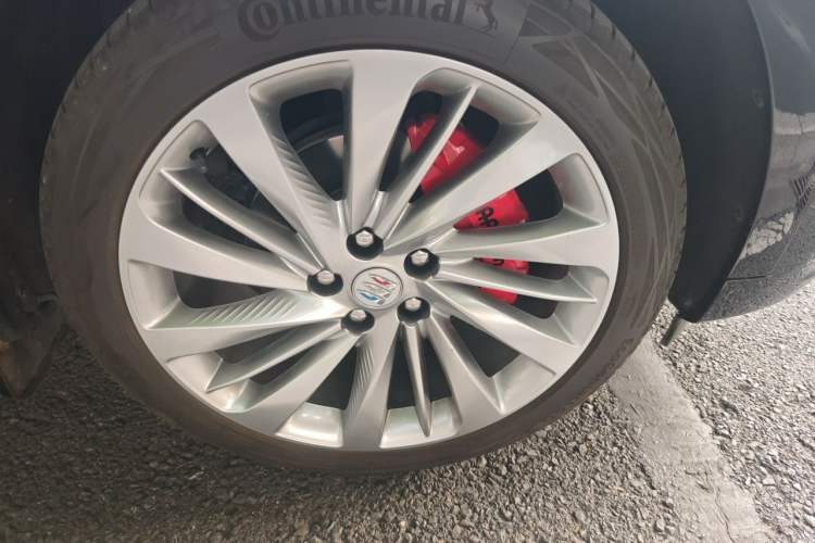 Used Buick Envision 2025 Encore Plus 28T Two-Wheel-Drive Platinum Edition Right Front Wheel Hub