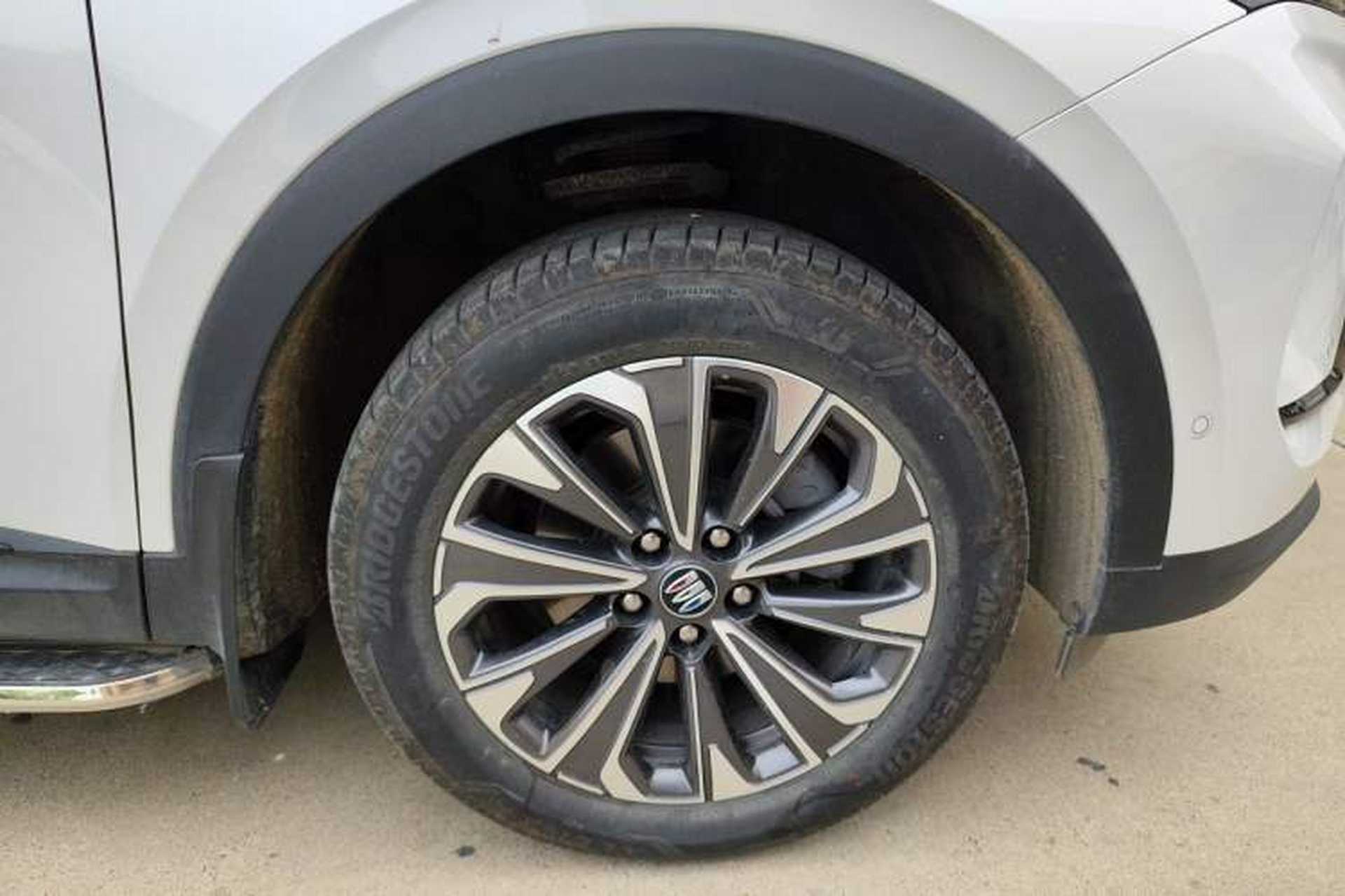 Used Buick Envision 2025 Encore Plus 28T Two-Wheel-Drive Platinum Edition Right Front Wheel Hub