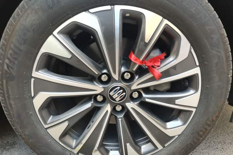 Used Buick Envision 2025 Encore Plus 28T Two-Wheel-Drive Platinum Edition Right Front Wheel Hub