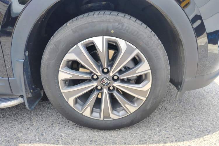 Used Buick Envision 2025 Encore Plus 28T Two-Wheel-Drive Platinum Edition Right Front Wheel Hub