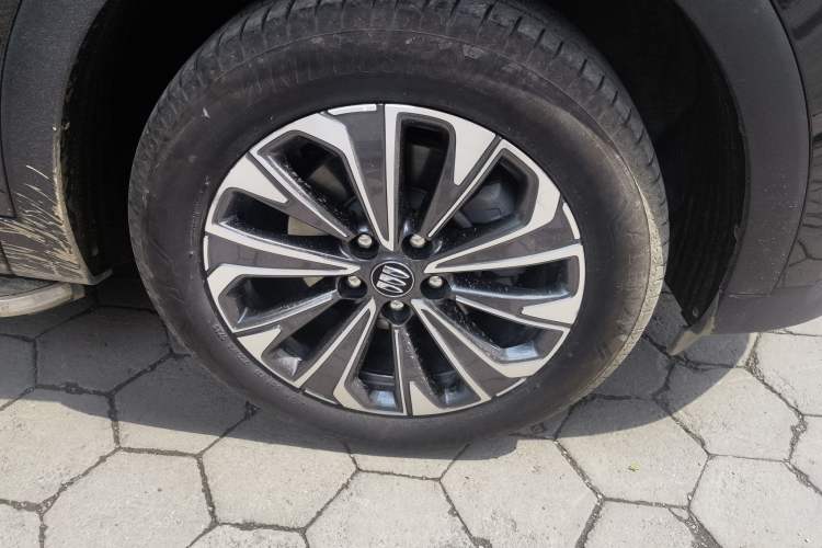 Used Buick Envision 2025 Encore Plus 28T Two-Wheel-Drive Platinum Edition Right Front Wheel Hub