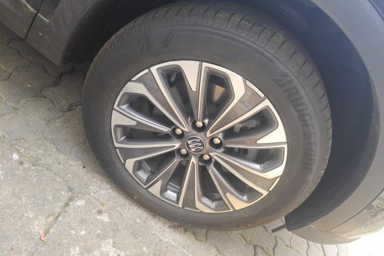 Used Buick Envision 2025 Encore Plus 28T Two-Wheel-Drive Platinum Edition Right Front Wheel Hub