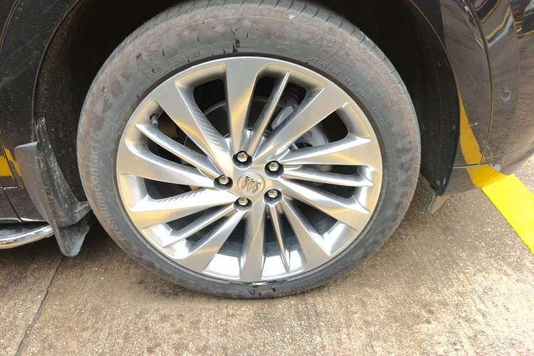 Used Buick Envision 2025 Encore Plus Four-Wheel Drive Avenir Right Front Wheel Hub