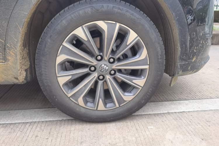 Used Buick Envision 2025 Encore Plus 28T All-Wheel-Drive Platinum Edition Right Front Wheel Hub