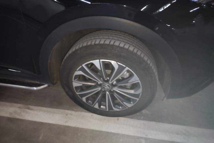 Used Buick Envision 2025 Encore Plus 28T Two-Wheel-Drive Platinum Edition Right Front Wheel Hub