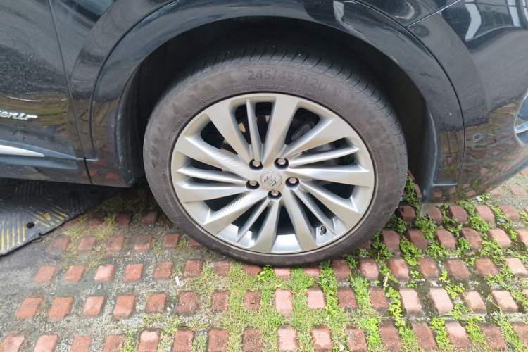 Used Buick Envision 2025 Encore Plus Four-Wheel Drive Avenir Right Front Wheel Hub