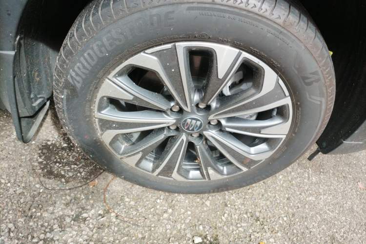 Used Buick Envision 2025 Encore Plus 28T Two-Wheel-Drive Platinum Edition Right Front Wheel Hub