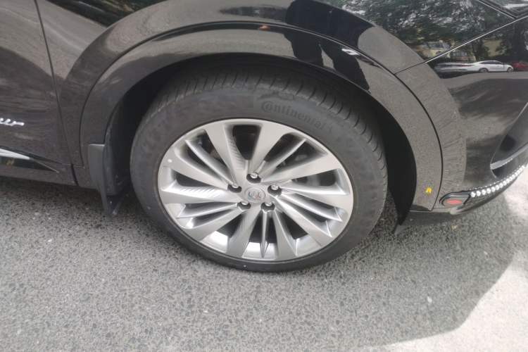 Used Buick Envision 2025 Encore Plus Four-Wheel Drive Avenir Right Front Wheel Hub