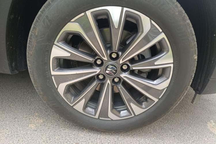 Used Buick Envision 2025 25T Entry-Grade Platinum Edition Right Front Wheel Hub