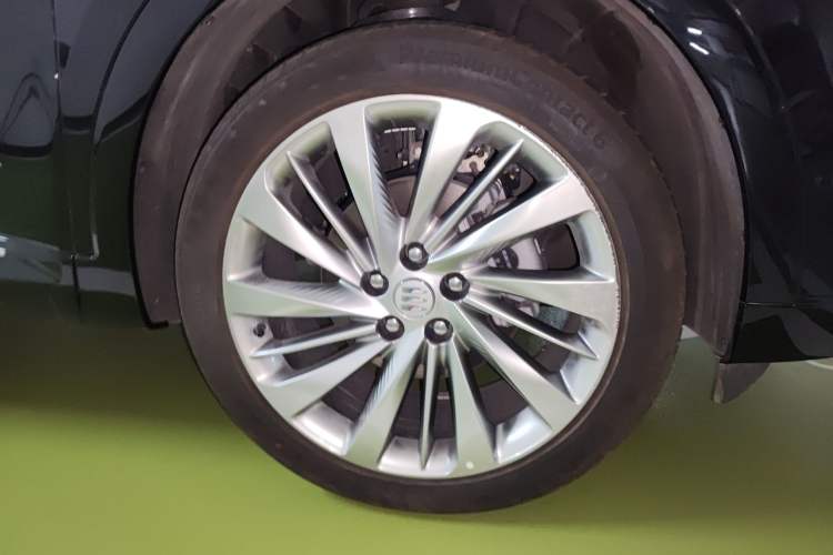 Used Buick Envision 2025 Encore Plus Four-Wheel Drive Avenir Right Front Wheel Hub
