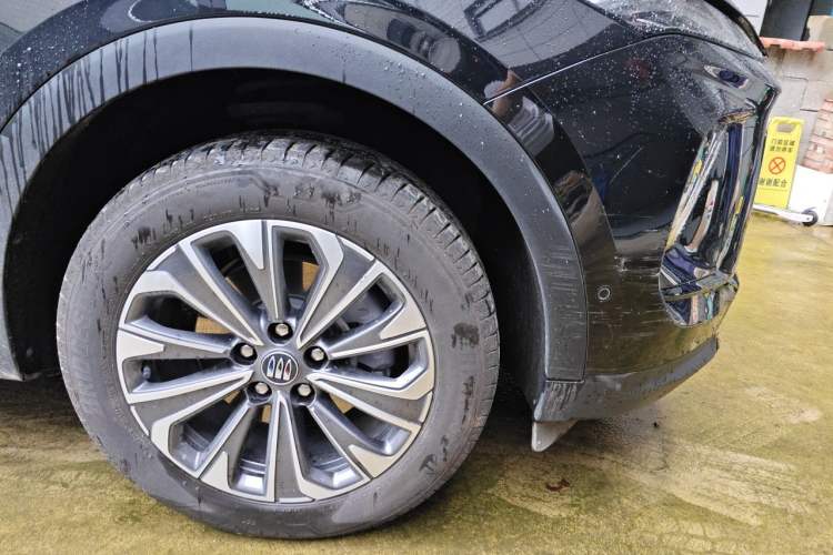 Used Buick Envision 2025 Encore Plus 28T Two-Wheel-Drive Platinum Edition Right Front Wheel Hub