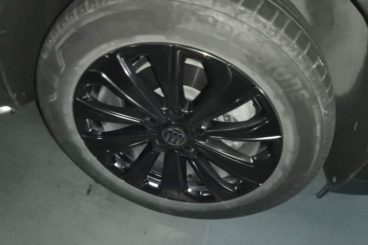 Used Buick Envision 2025 Encore Plus 28T Two-Wheel-Drive Platinum Edition Right Front Wheel Hub