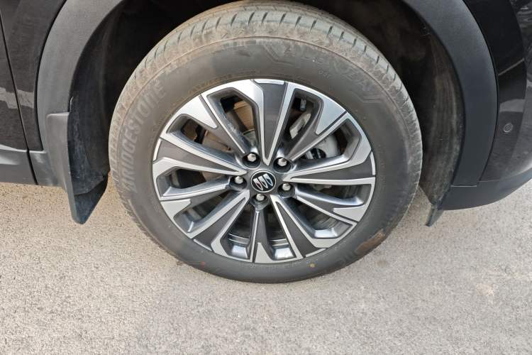 Used Buick Envision 2025 Encore Plus 28T Two-Wheel-Drive Platinum Edition Right Front Wheel Hub