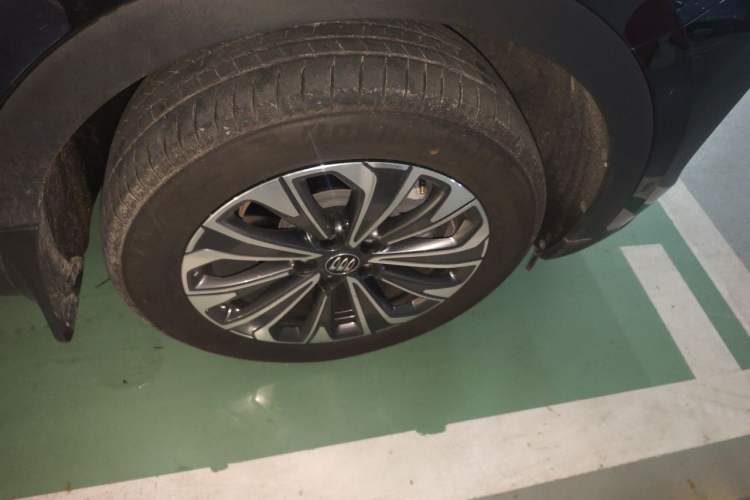 Used Buick Envision 2025 Encore Plus 28T Two-Wheel-Drive Platinum Edition Right Front Wheel Hub