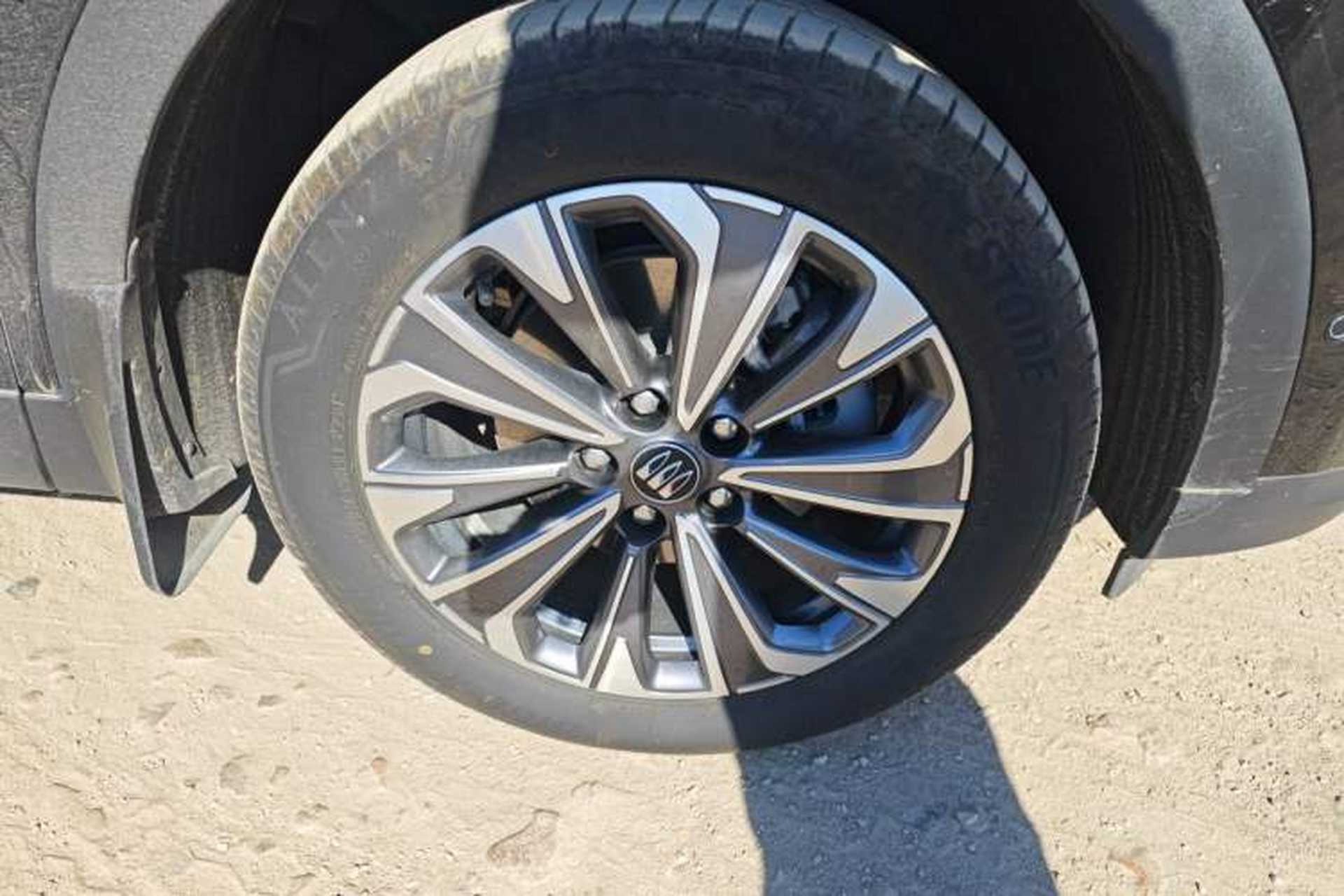 Used Buick Envision 2025 Encore Plus 28T All-Wheel-Drive Platinum Edition Right Front Wheel Hub