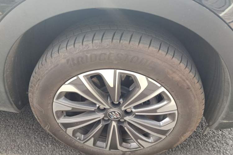 Used Buick Envision 2025 Encore Plus 28T Two-Wheel-Drive Platinum Edition Right Front Wheel Hub