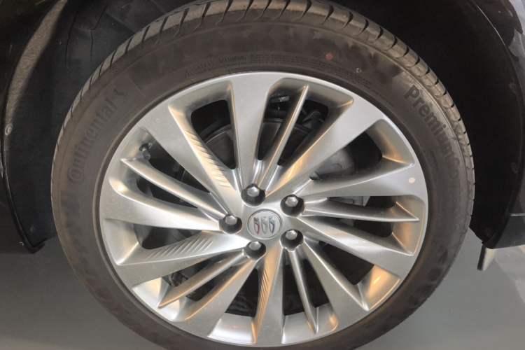 Used Buick Envision 2025 Encore Plus Four-Wheel Drive Avenir Right Front Wheel Hub