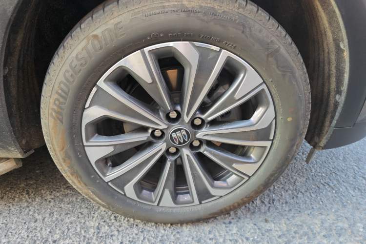 Used Buick Envision 2025 Encore Plus 28T Two-Wheel-Drive Platinum Edition Right Front Wheel Hub