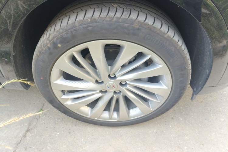 Used Buick Envision 2025 Encore Plus Four-Wheel Drive Avenir Right Front Wheel Hub