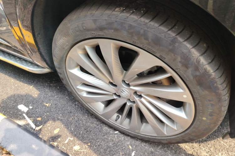 Used Buick Envision 2025 Encore Plus Four-Wheel Drive Avenir Right Front Wheel Hub