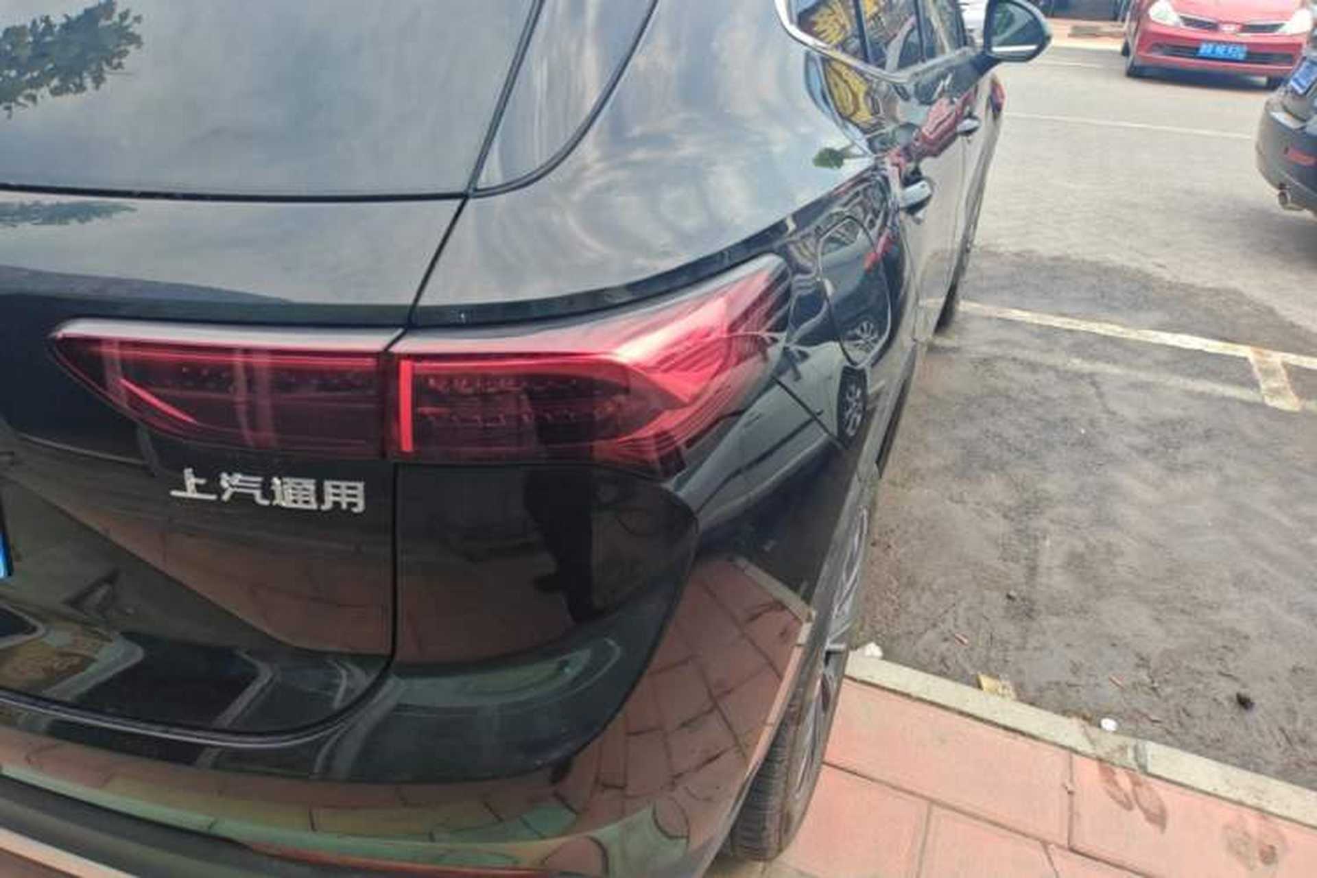 Used Buick Envision 2025 25T Entry-Grade Platinum Edition Right Rear Taillight