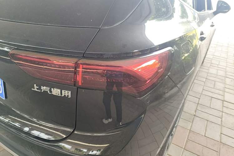 Used Buick Envision 2025 25T Entry-Grade Platinum Edition Right Rear Taillight